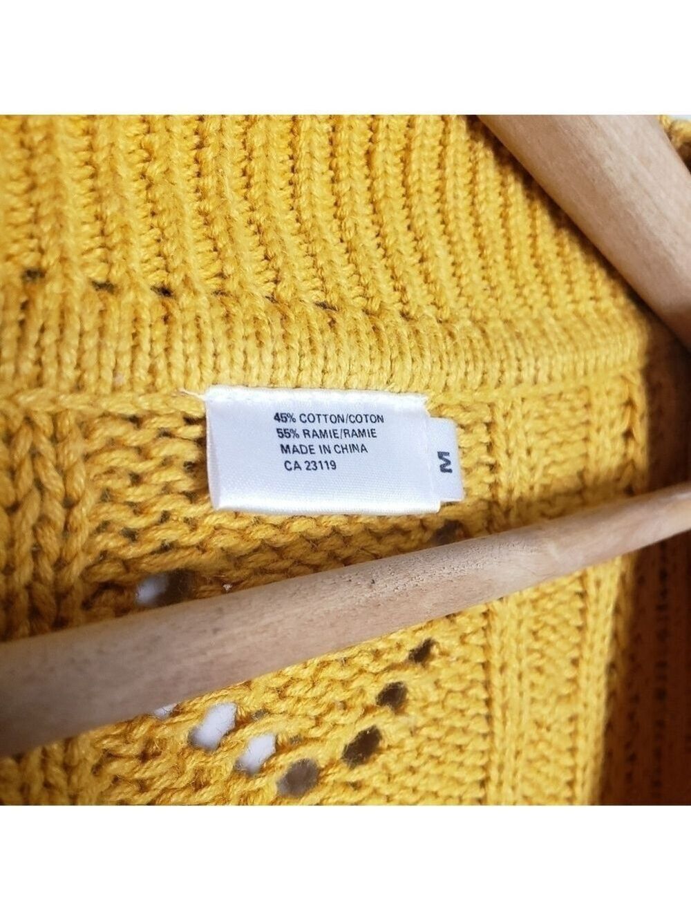 VINTAGE Wheat Yellow V-neck Cable Knit Sweater size Medium - Picture 4 of 10